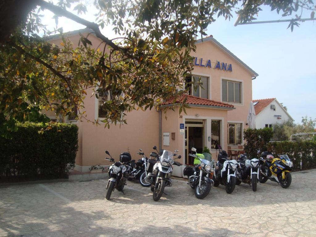 B&B Villa Ana Кърк Екстериор снимка