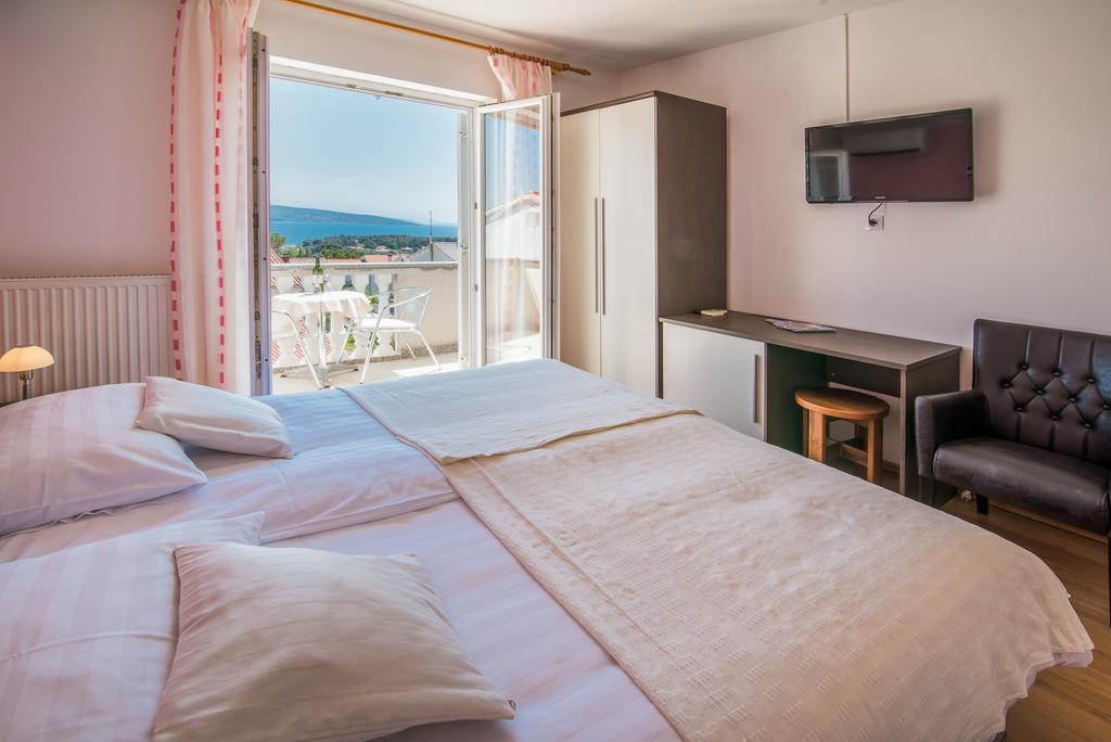 B&B Villa Ana Кърк Екстериор снимка