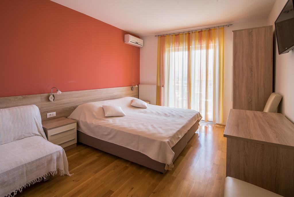 B&B Villa Ana Кърк Екстериор снимка