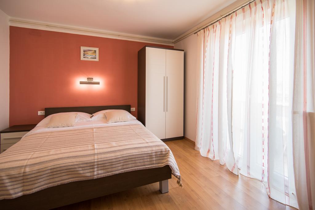 B&B Villa Ana Кърк Екстериор снимка