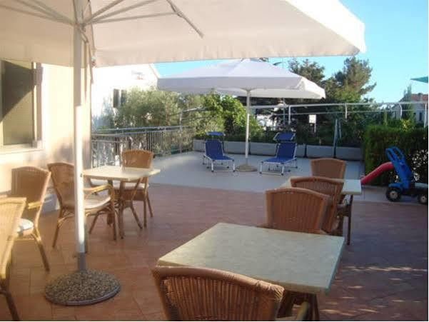B&B Villa Ana Кърк Екстериор снимка