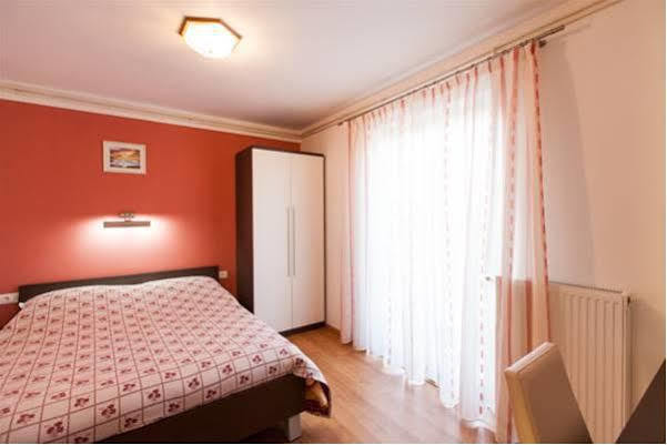B&B Villa Ana Кърк Екстериор снимка